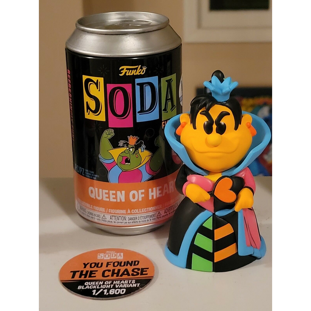 Funko SODA Queen of Hearts Chase Variant Black Light 1/1600 LE